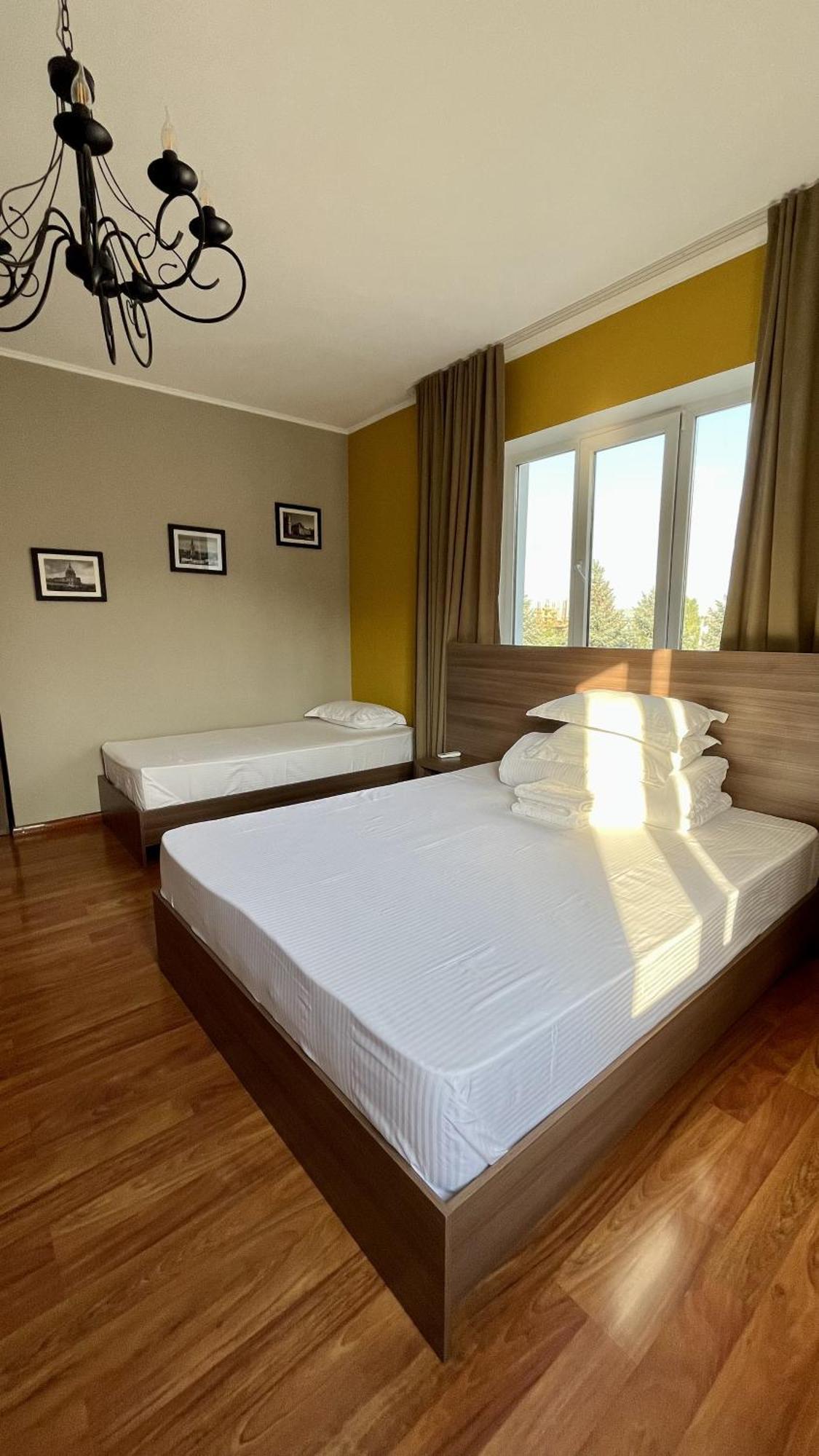 People Guest House Bischkek Exterior foto