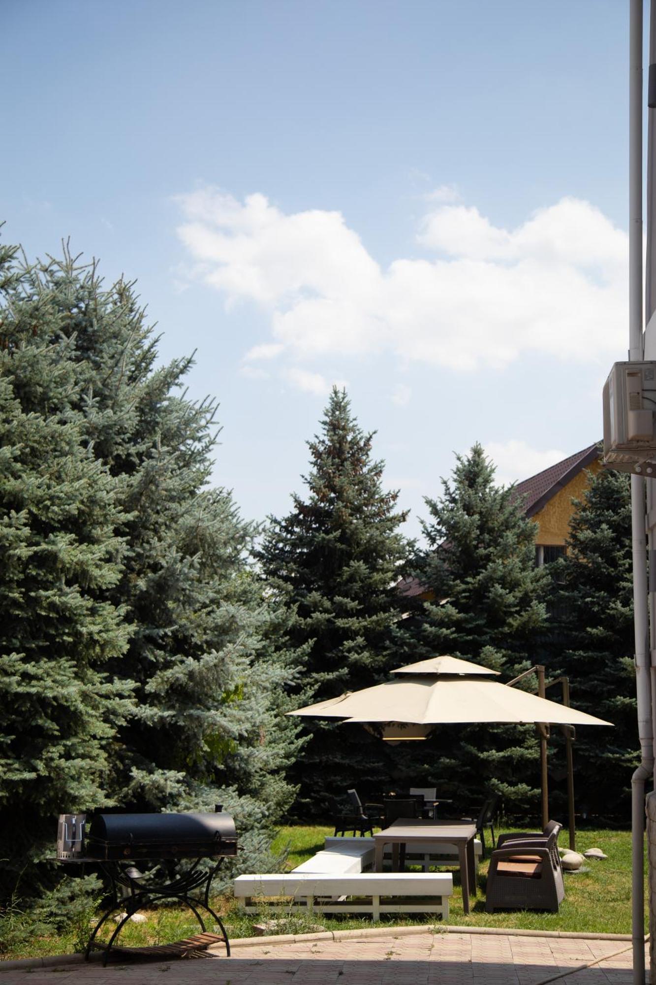 People Guest House Bischkek Exterior foto